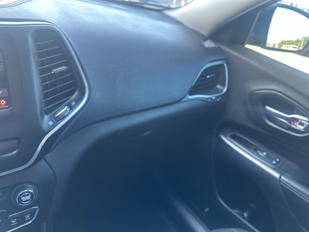 Used 2019 Jeep Cherokee Latitude w/ Popular Appearance Group FWD image 15