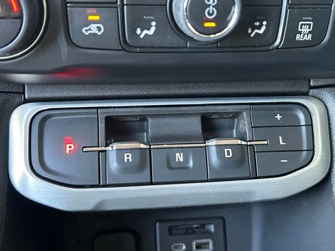 Used 2023 GMC Acadia SLT FWD image 31