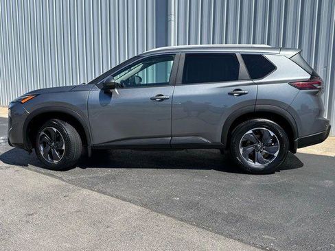 Used 2024 Nissan Rogue SV w/ SV Premium Package FWD image 2
