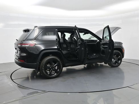 New 2025 Jeep Grand Cherokee Limited w/ Luxury Tech Group II image 38