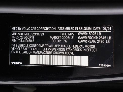 Certified 2025 Volvo XC40 B5 Plus image 16