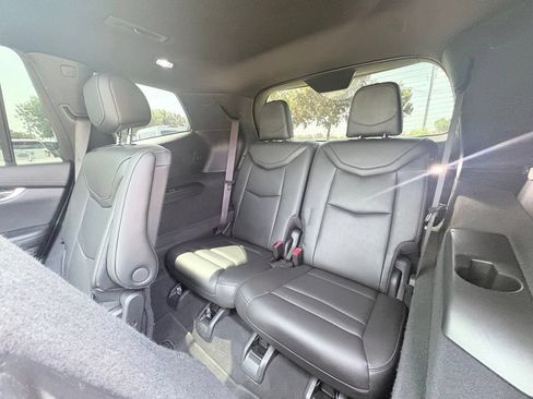 Used 2023 Cadillac XT6 Premium Luxury w/ Technology Package FWD image 8