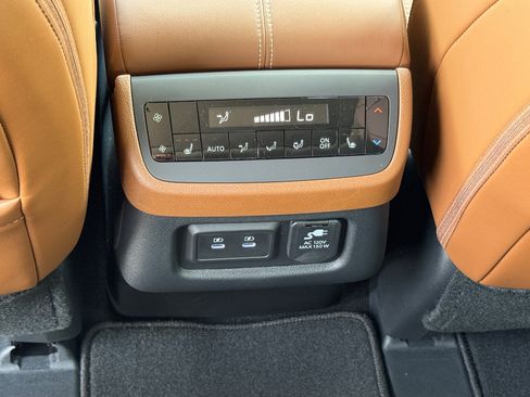 New 2026 Nissan Pathfinder Platinum AWD/4WD image 14