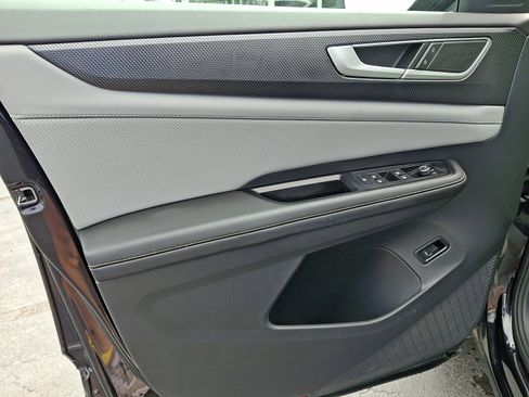 Certified 2024 Volkswagen Atlas Cross Sport SEL R-Line AWD/4WD image 12
