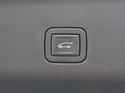 Used 2024 Chevrolet Tahoe High Country AWD/4WD image 32