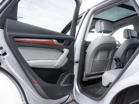 Certified 2022 Audi Q5 2.0T Premium Plus image 28