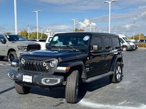 Used 2018 Jeep Wrangler Unlimited Sahara image 7