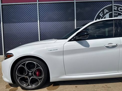 Used 2022 Alfa Romeo Giulia Veloce AWD/4WD image 16