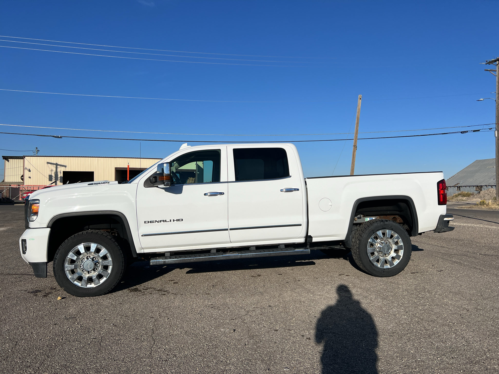 Used 2017 GMC Sierra 2500 Denali w/ Duramax Plus Package AWD/4WD image 12