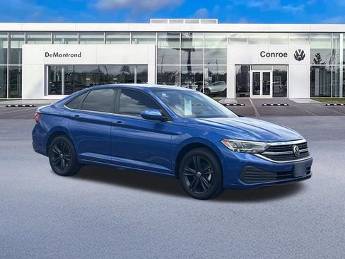 Used 2023 Volkswagen Jetta SE FWD image 3
