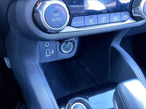 Used 2022 Nissan Versa SR w/ Trunk Package image 31