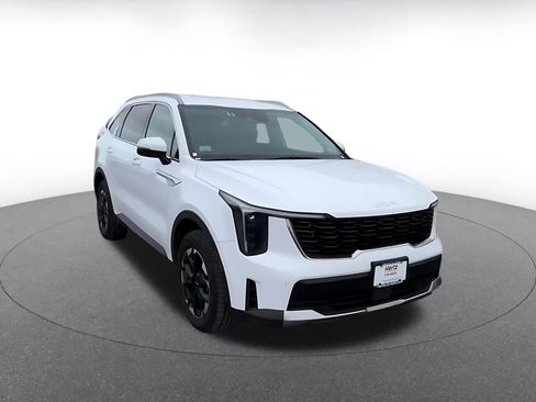 Used 2024 Kia Sorento S image 3