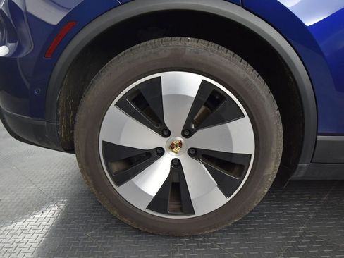 Certified 2024 Porsche Macan 4 Electric image 15