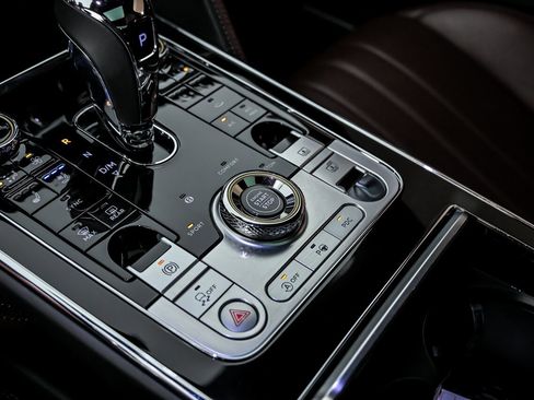 Used 2023 Bentley Flying Spur V8 image 39