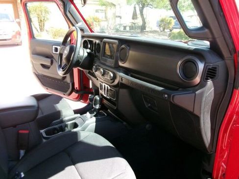 Used 2021 Jeep Wrangler Sport S image 17