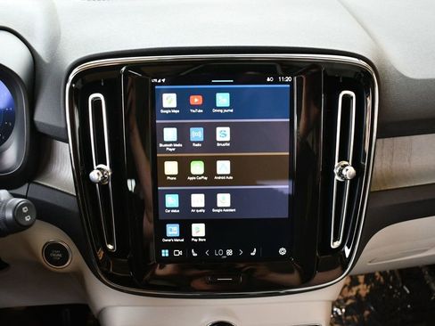 Used 2025 Volvo XC40 B5 Ultra image 49