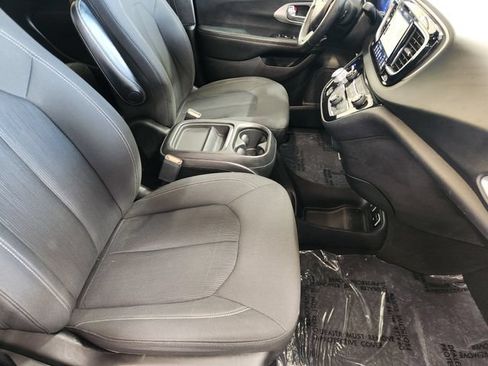 Used 2019 Chrysler Pacifica Touring Plus w/ S Appearance Package FWD image 19
