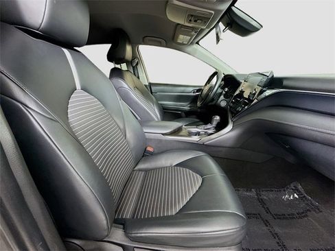 Used 2021 Toyota Camry SE image 25