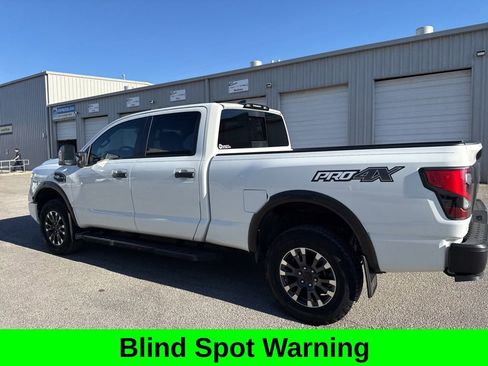 Used 2024 Nissan Titan PRO-4X w/ Pro-4x Convenience Package image 11