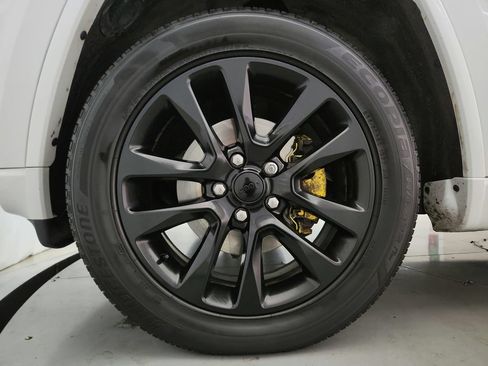 Used 2017 Jeep Grand Cherokee Altitude w/ Quick Order Package 23Z AWD/4WD image 38
