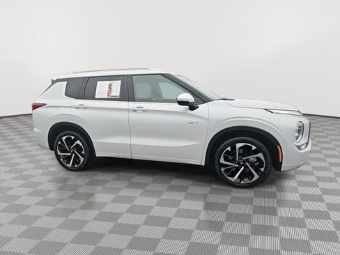 Used 2023 Mitsubishi Outlander SEL image 9