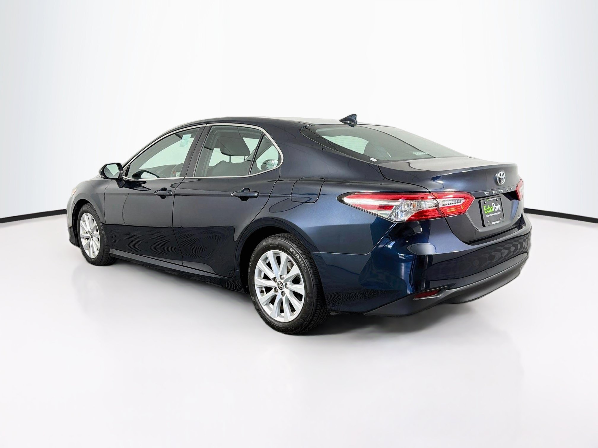 Used 2020 Toyota Camry LE w/ Convenience Package FWD image 5