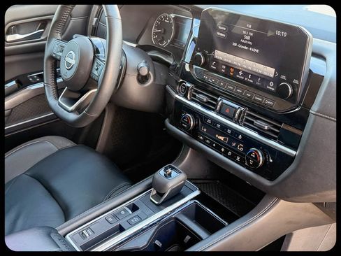 Used 2023 Nissan Pathfinder SL FWD image 16