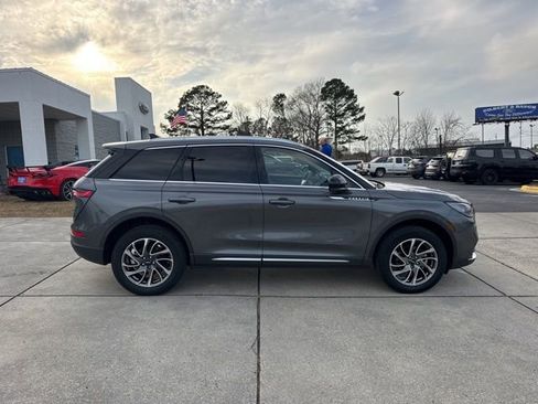 Used 2022 Lincoln Corsair FWD w/ Equipment Group 101A image 8