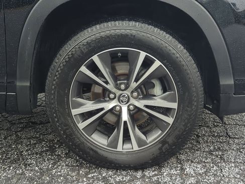 Used 2018 Toyota Highlander LE image 10