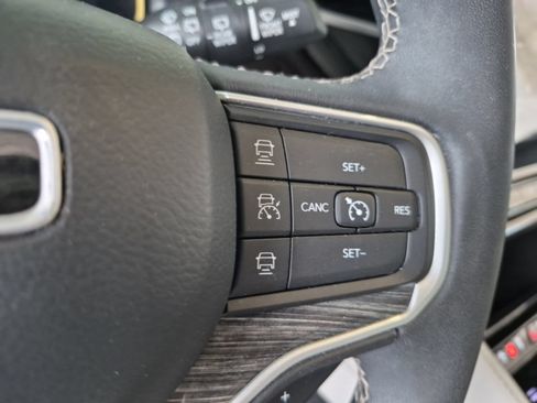 Used 2022 Jeep Wagoneer Series III w/ Premium Group I AWD/4WD image 17