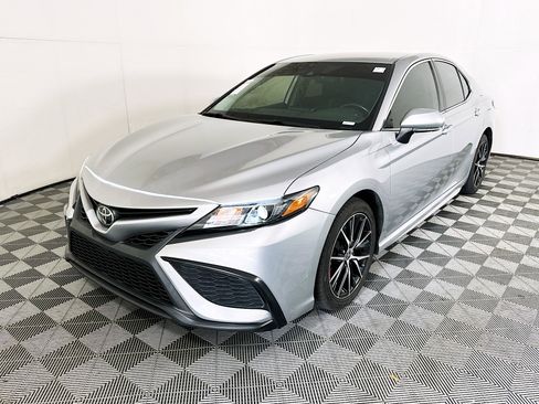 Used 2023 Toyota Camry SE FWD image 7