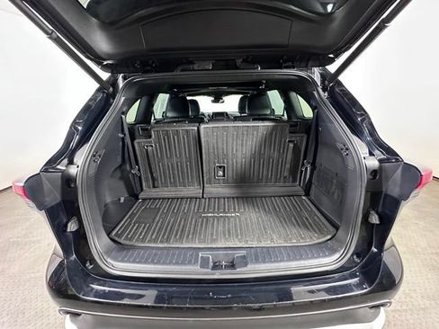 Used 2021 Toyota Highlander XSE AWD/4WD image 14