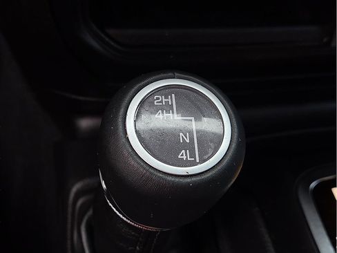 Used 2022 Jeep Wrangler Unlimited Sahara AWD/4WD image 15
