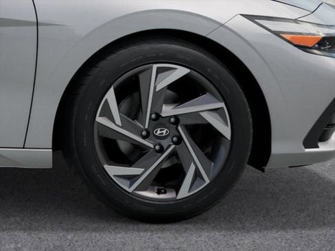 New 2025 Hyundai Elantra SEL image 13