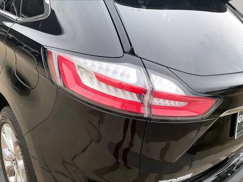 Used 2019 Ford Edge Titanium w/ Cold Weather Package AWD/4WD image 28