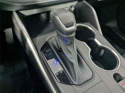 Used 2022 Toyota Highlander XLE image 27