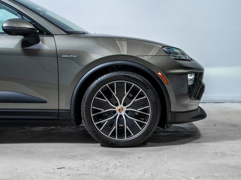 New 2026 Porsche Macan 4 Electric image 12