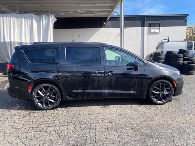 Used 2026 Chrysler Pacifica Limited w/ S Appearance Package FWD image 4