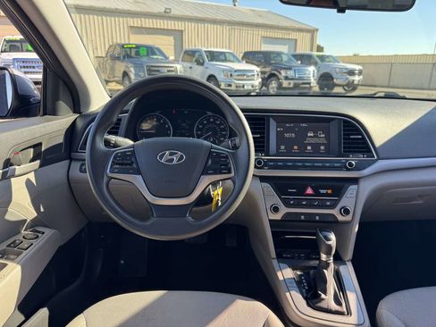 Used 2017 Hyundai Elantra SE image 23