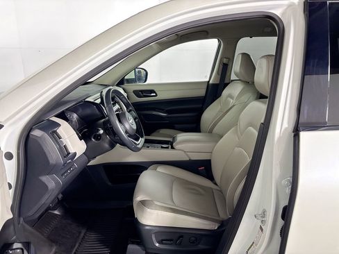 Used 2023 Nissan Pathfinder SL AWD/4WD image 11