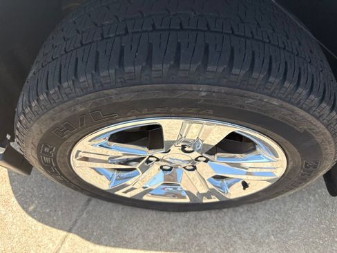 Used 2017 Chevrolet Silverado 1500 Custom w/ Custom Convenience Package AWD/4WD image 10