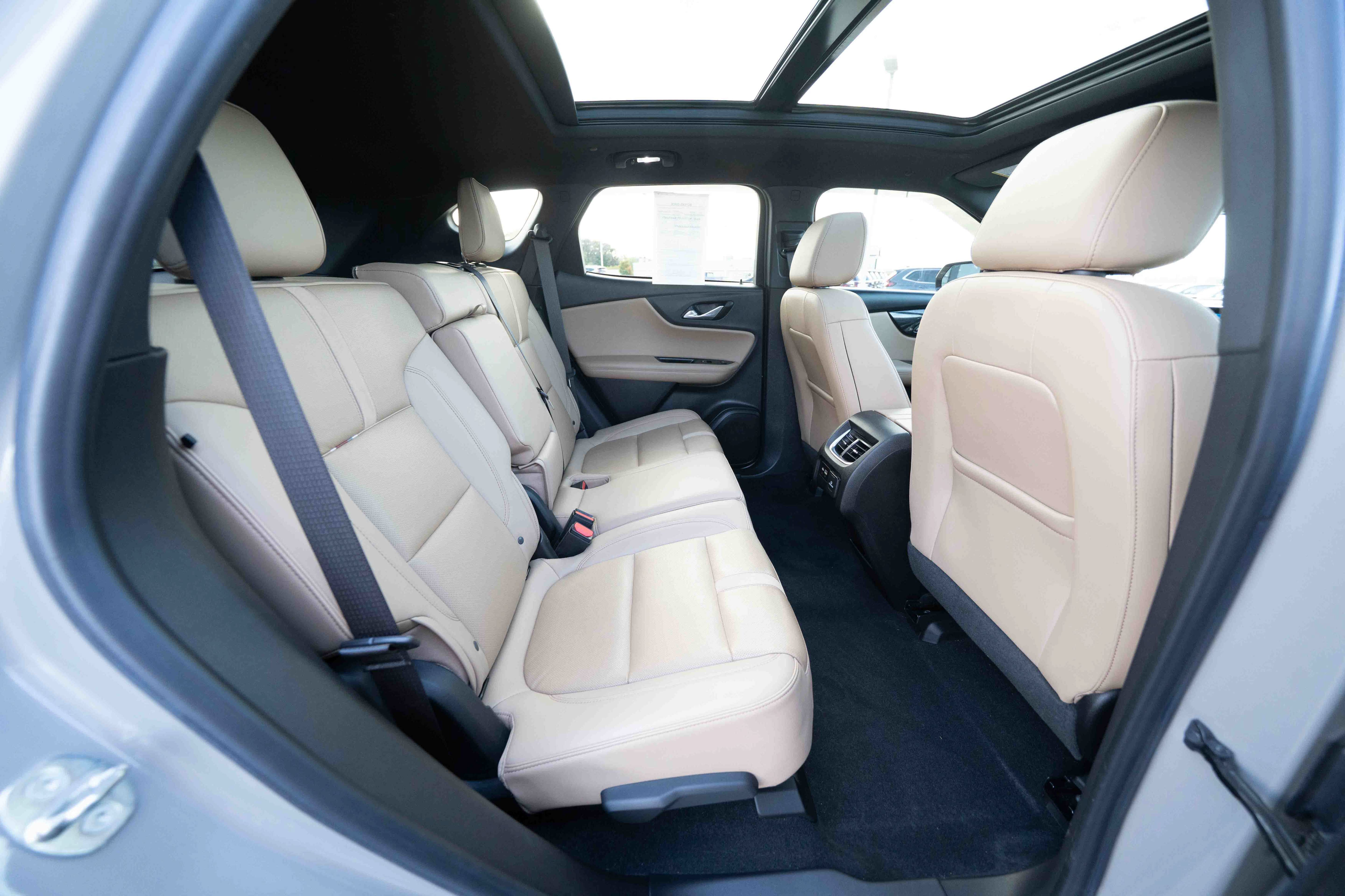 Used 2021 Chevrolet Blazer Premier w/ Driver Confidence II Package FWD image 25