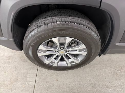 Used 2025 Chevrolet Equinox LT FWD image 4