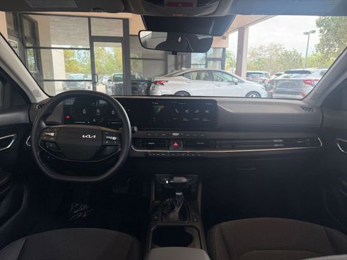 Used 2025 Kia K4 FWD image 32