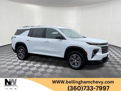 Used 2025 Chevrolet Traverse LT AWD/4WD image 1