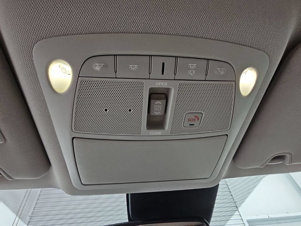Used 2017 Nissan Rogue SL w/ SL Premium Package FWD image 24