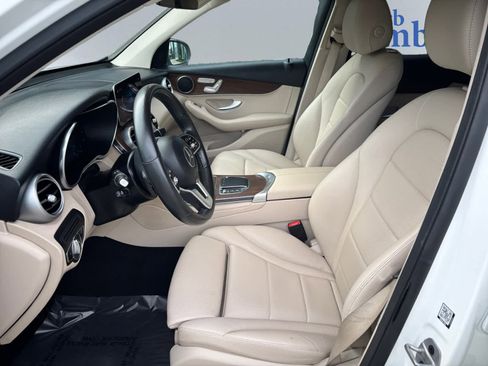 Used 2022 Mercedes-Benz GLC 300 4MATIC w/ Premium Package Lite image 7