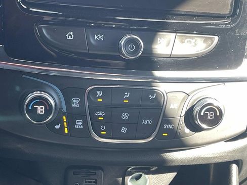 Used 2023 Chevrolet Traverse LT w/ LT Premium Package image 24