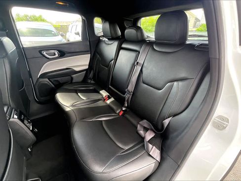 Used 2025 Jeep Compass Limited AWD/4WD image 19