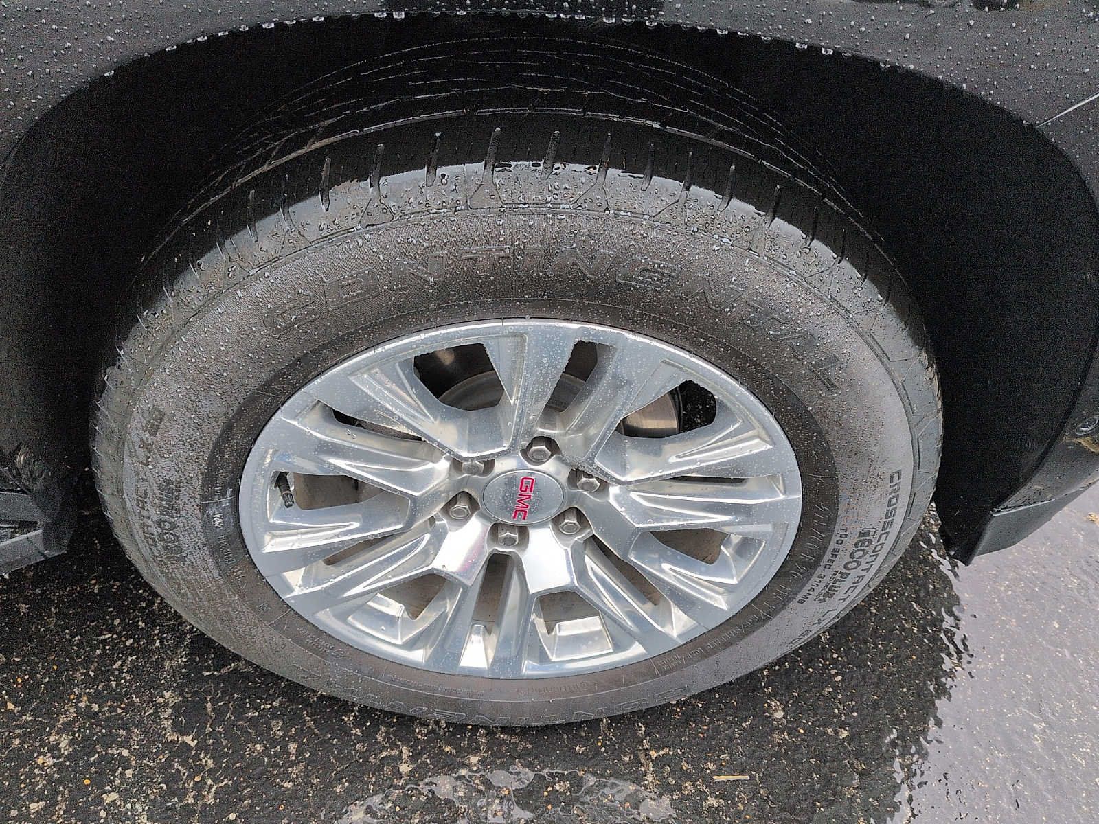 Used 2025 GMC Yukon XL Denali AWD/4WD image 9